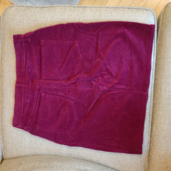 Gap Velvet Burgundy Skirt Size 4 - Picture 2 of 4